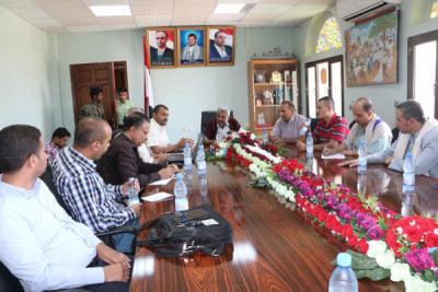 محافظ محافظة الحديدة يناقش مع المدير التنفيذي لصندوق ...