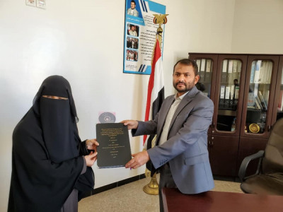 المدير التنفيذي لصندوق رعاية وتأهيل المعاقين يتسلم نسخة ...